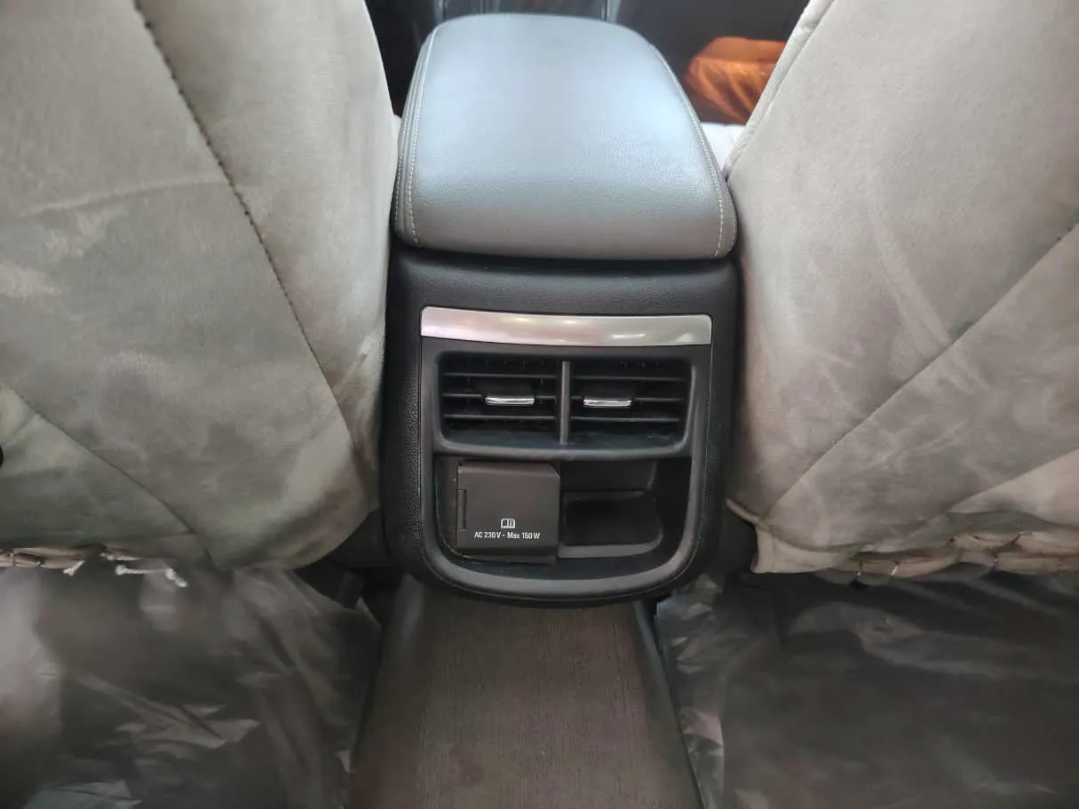 Car image 35