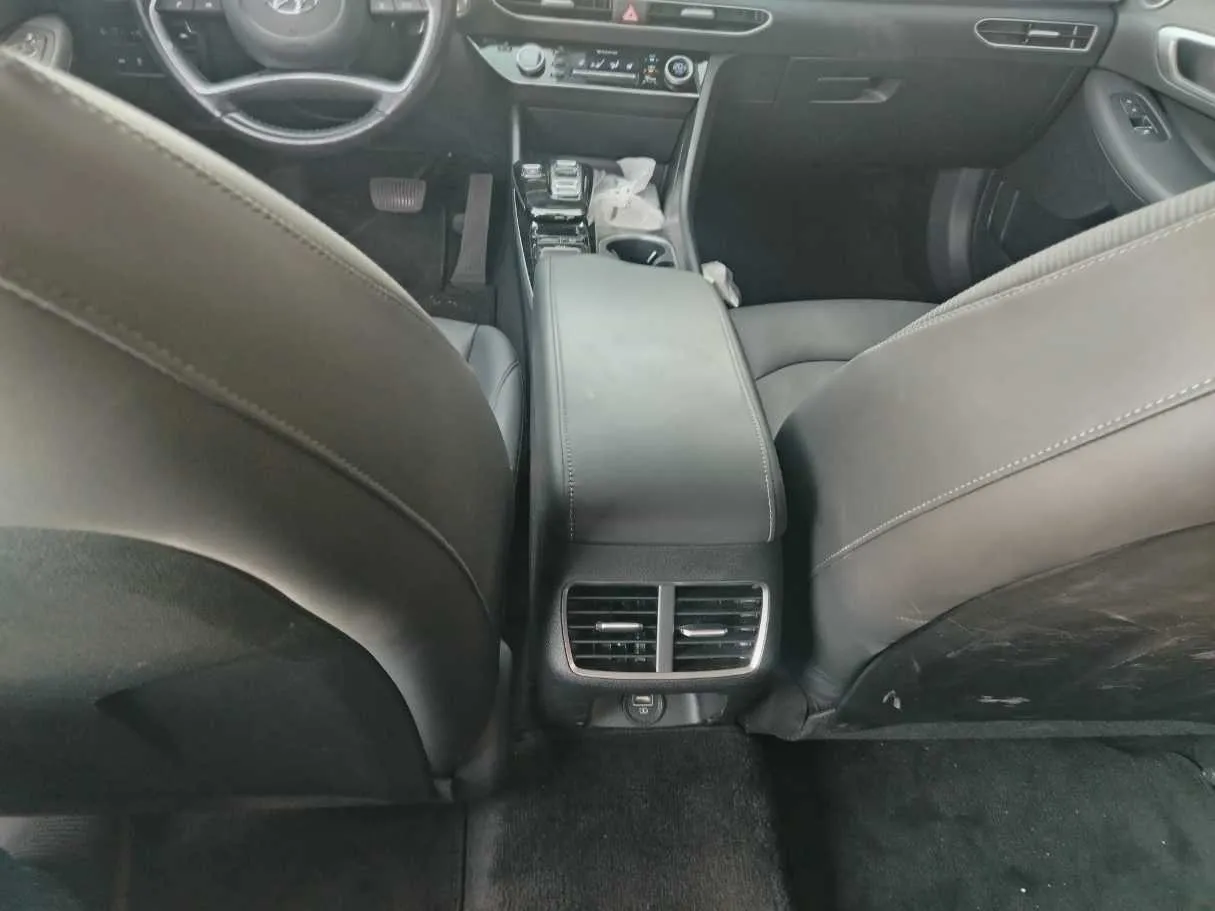 Car image 36