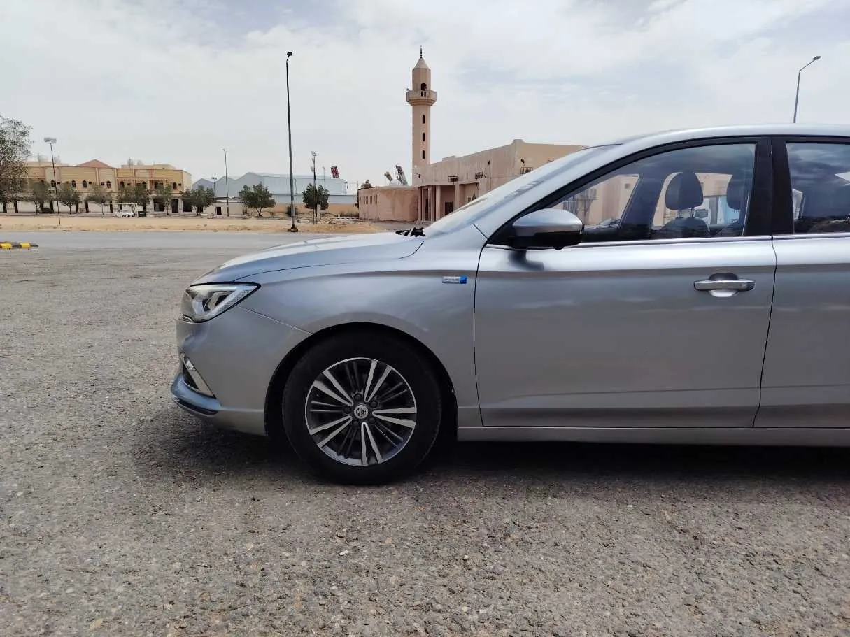 Car image 10