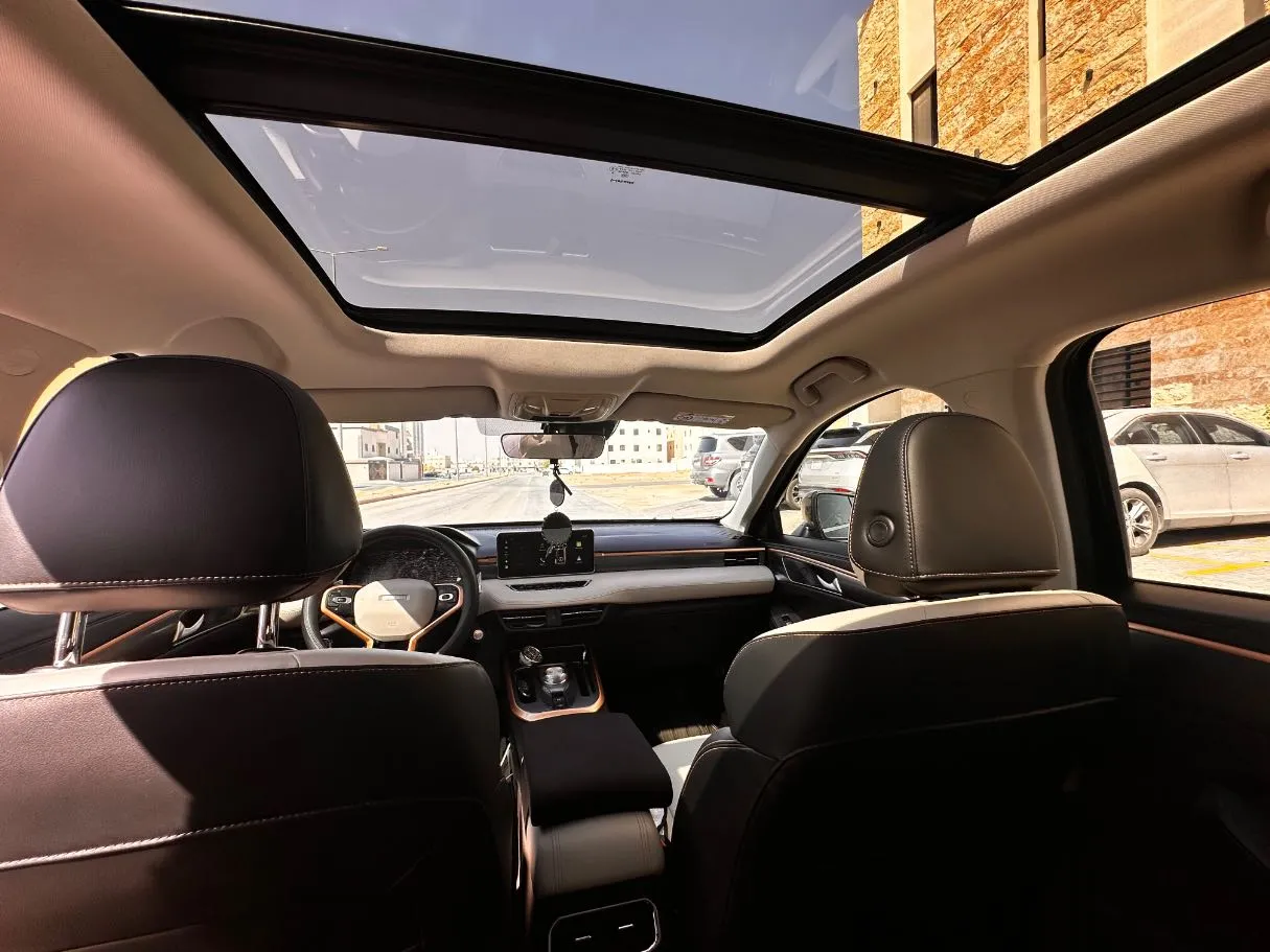 Car image 15