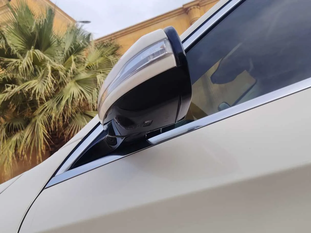 Car image 32
