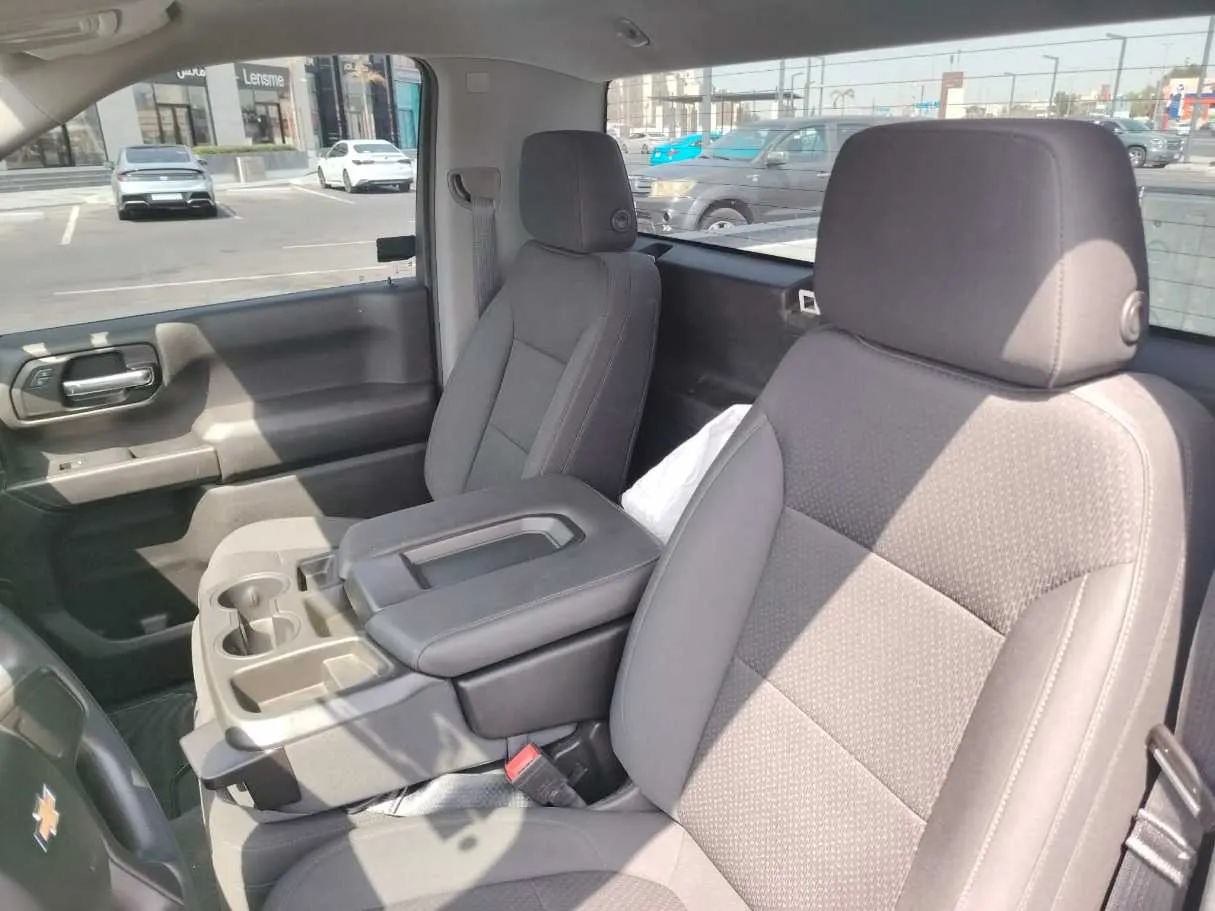 Car image 15