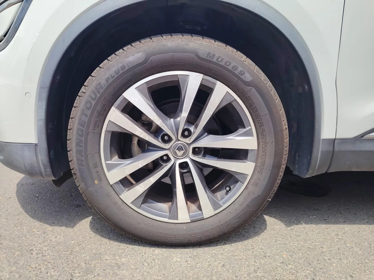 Car image 9