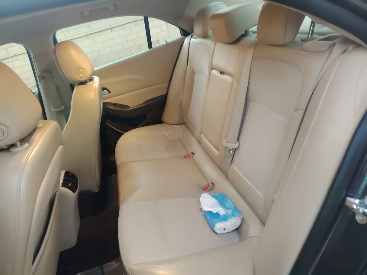 Car image 15