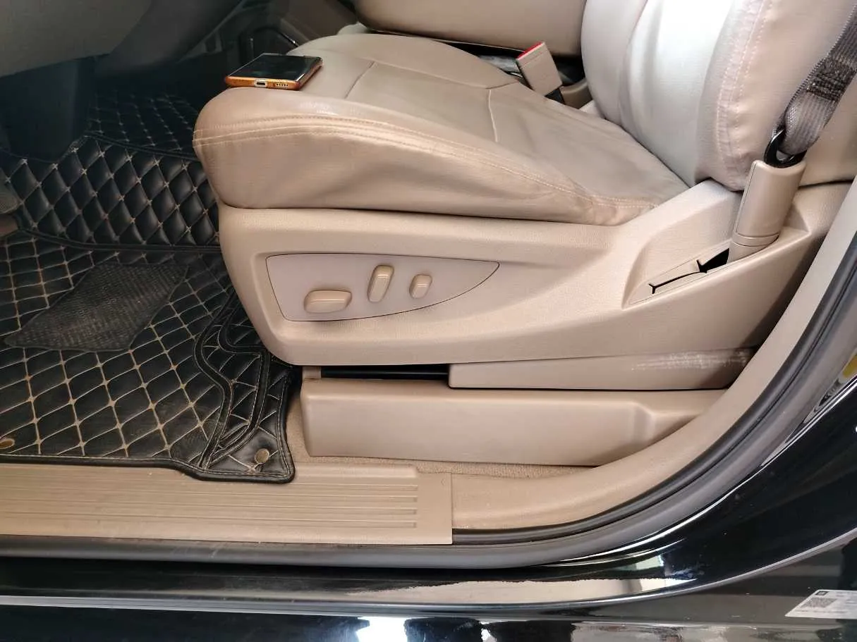 Car image 33