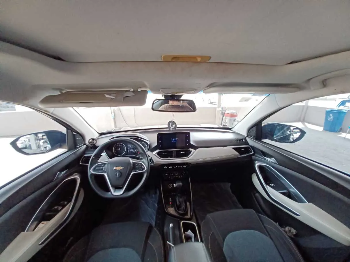 Car image 13