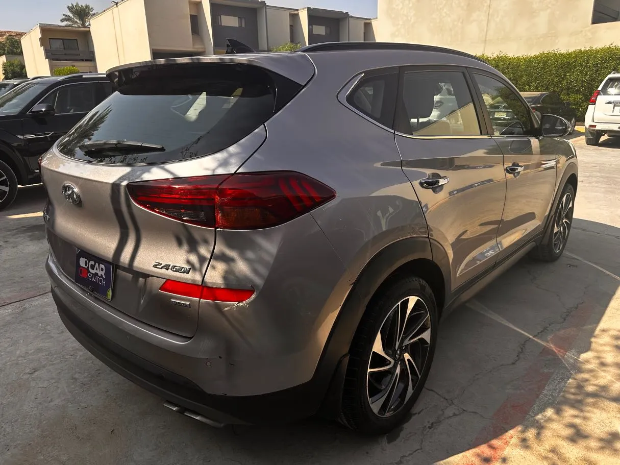 Car image 5