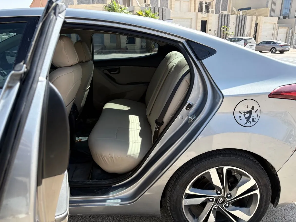 Car image 15