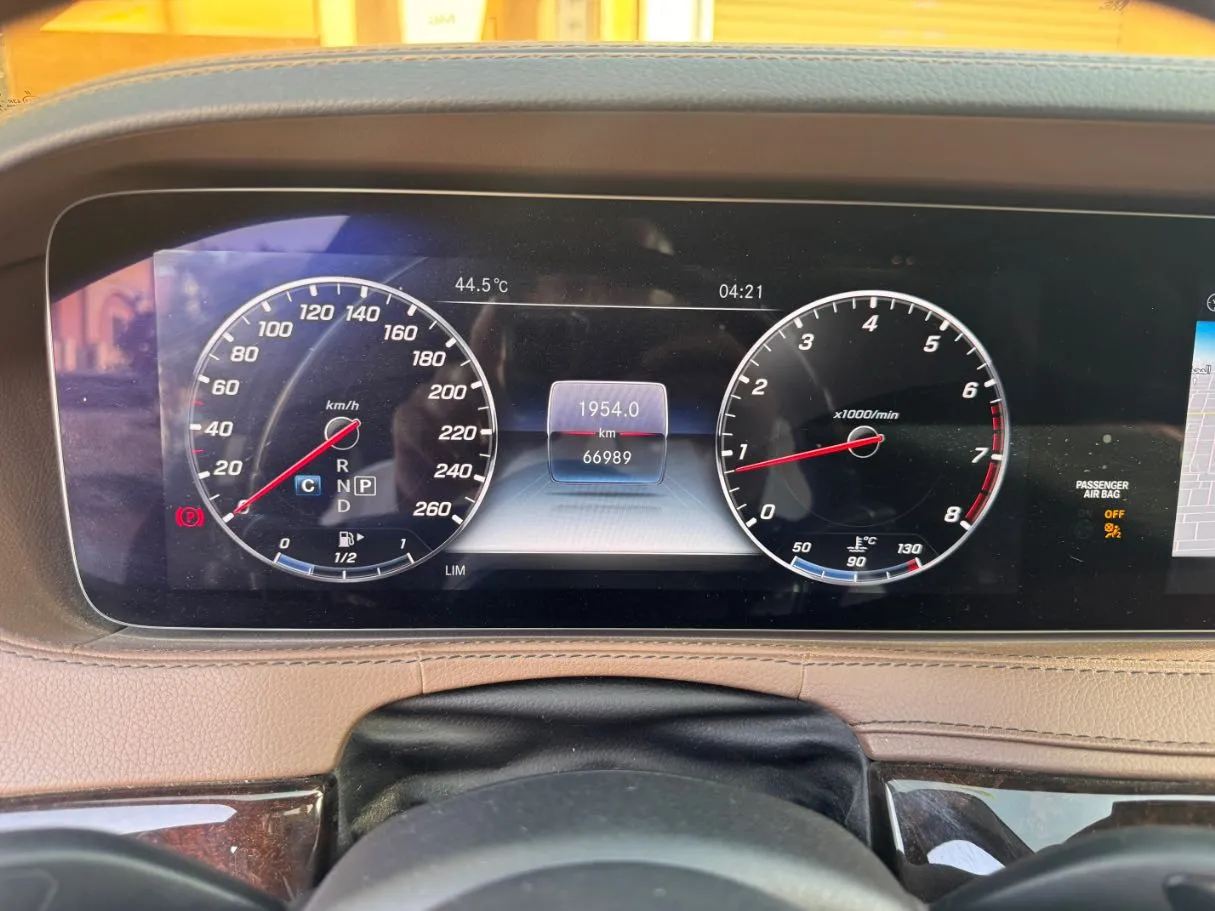 Car image 17