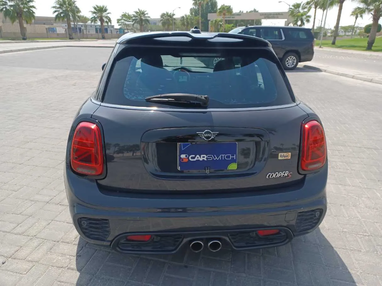 Car image 6