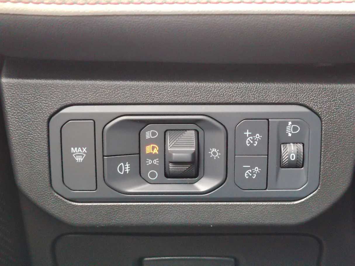 Car image 30