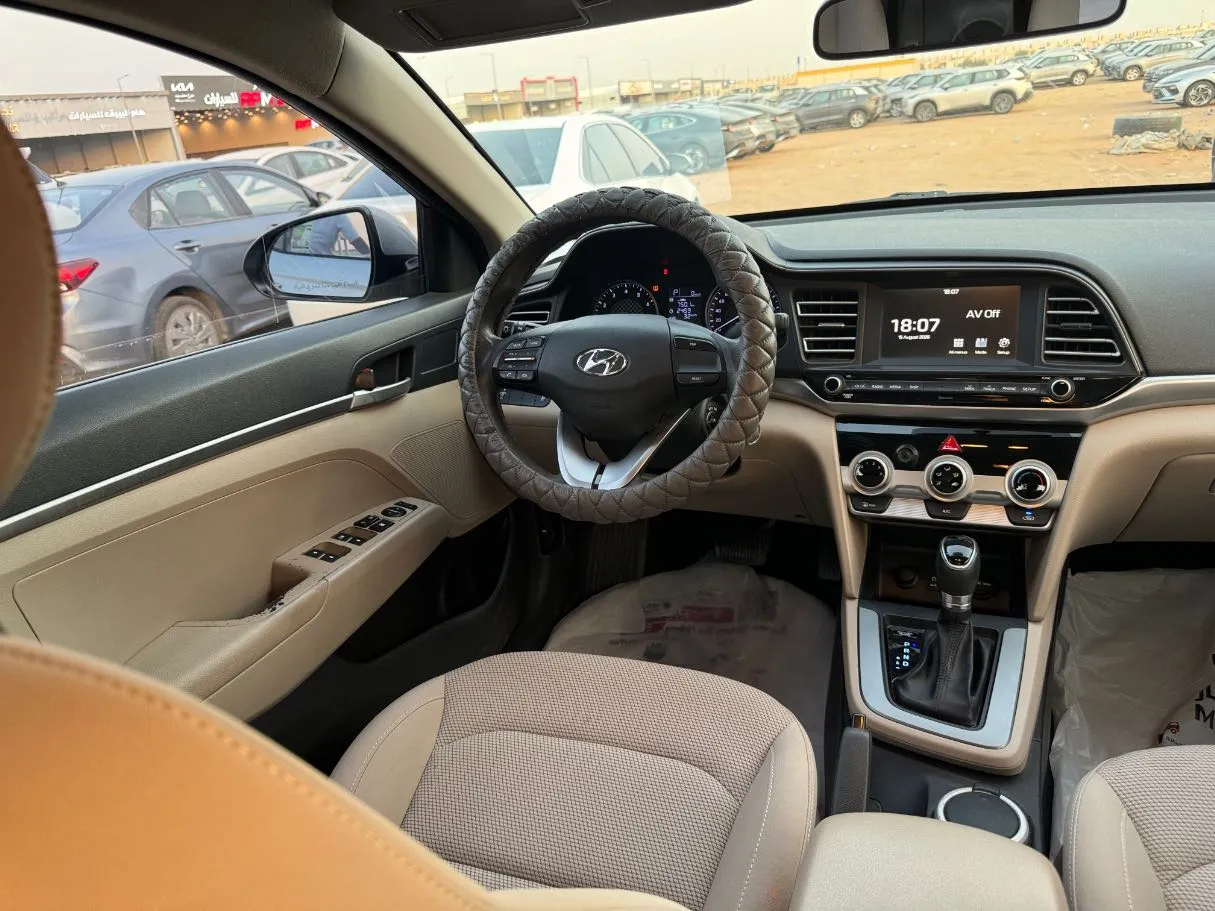 Car image 15