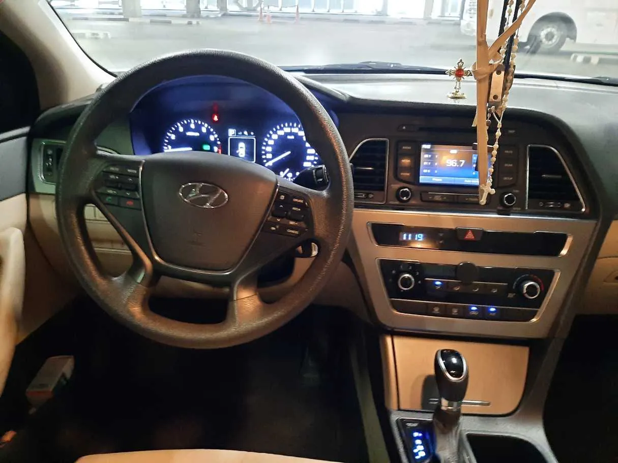 Car image 17