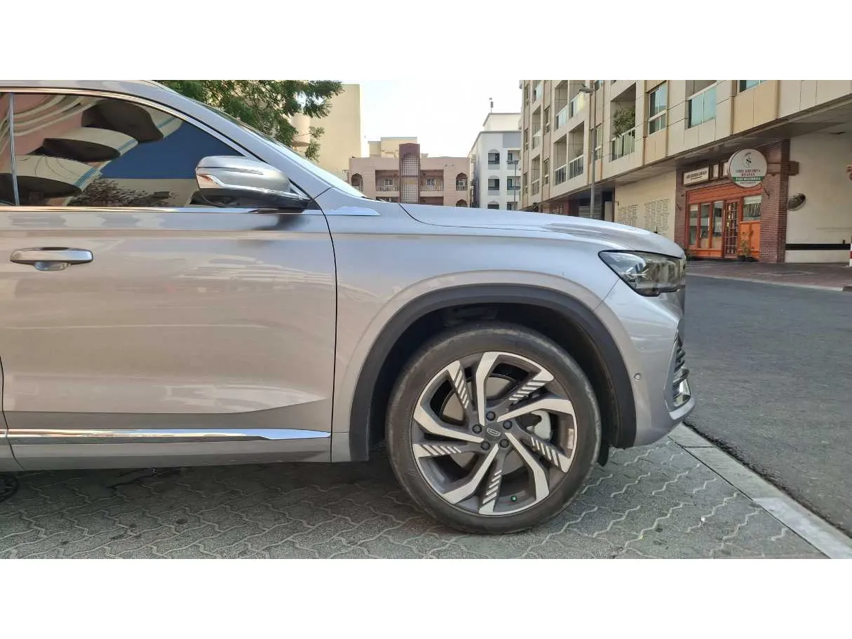 Car image 9