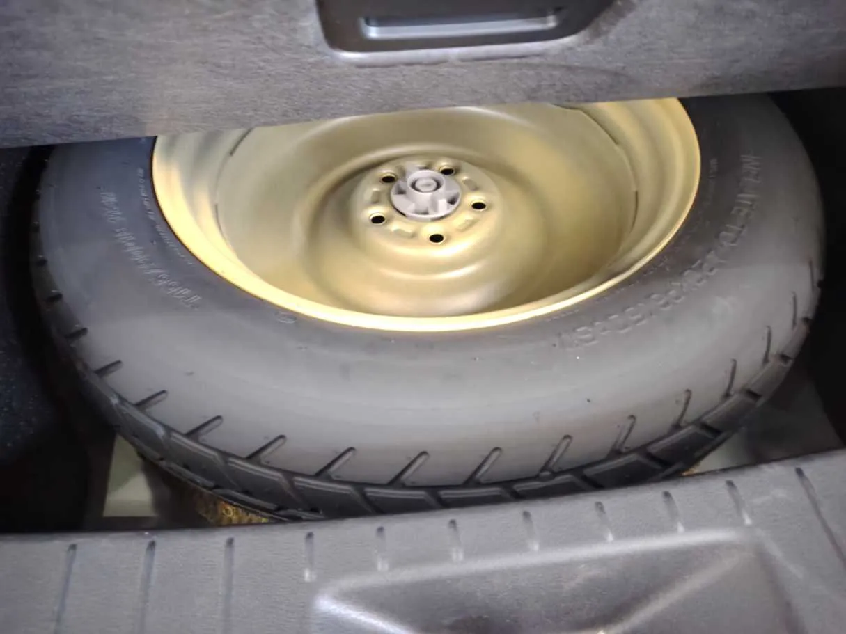 Car image 35