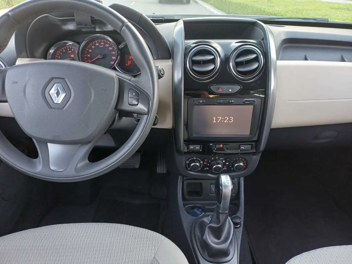 Car image 18