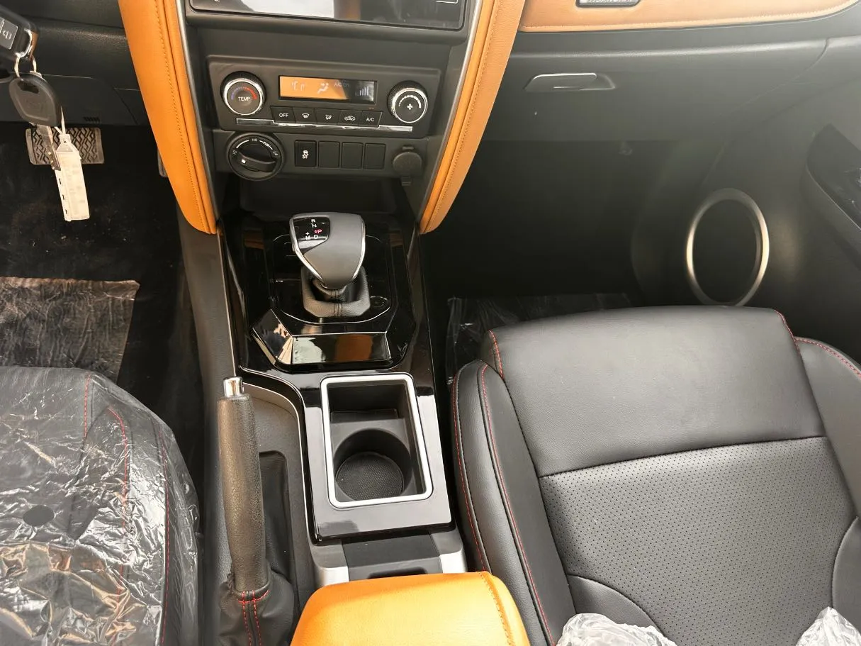 Car image 18