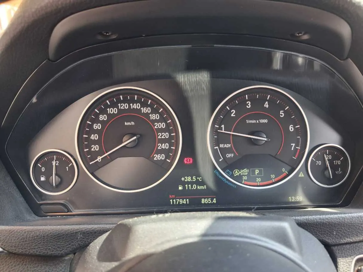 Car image 19