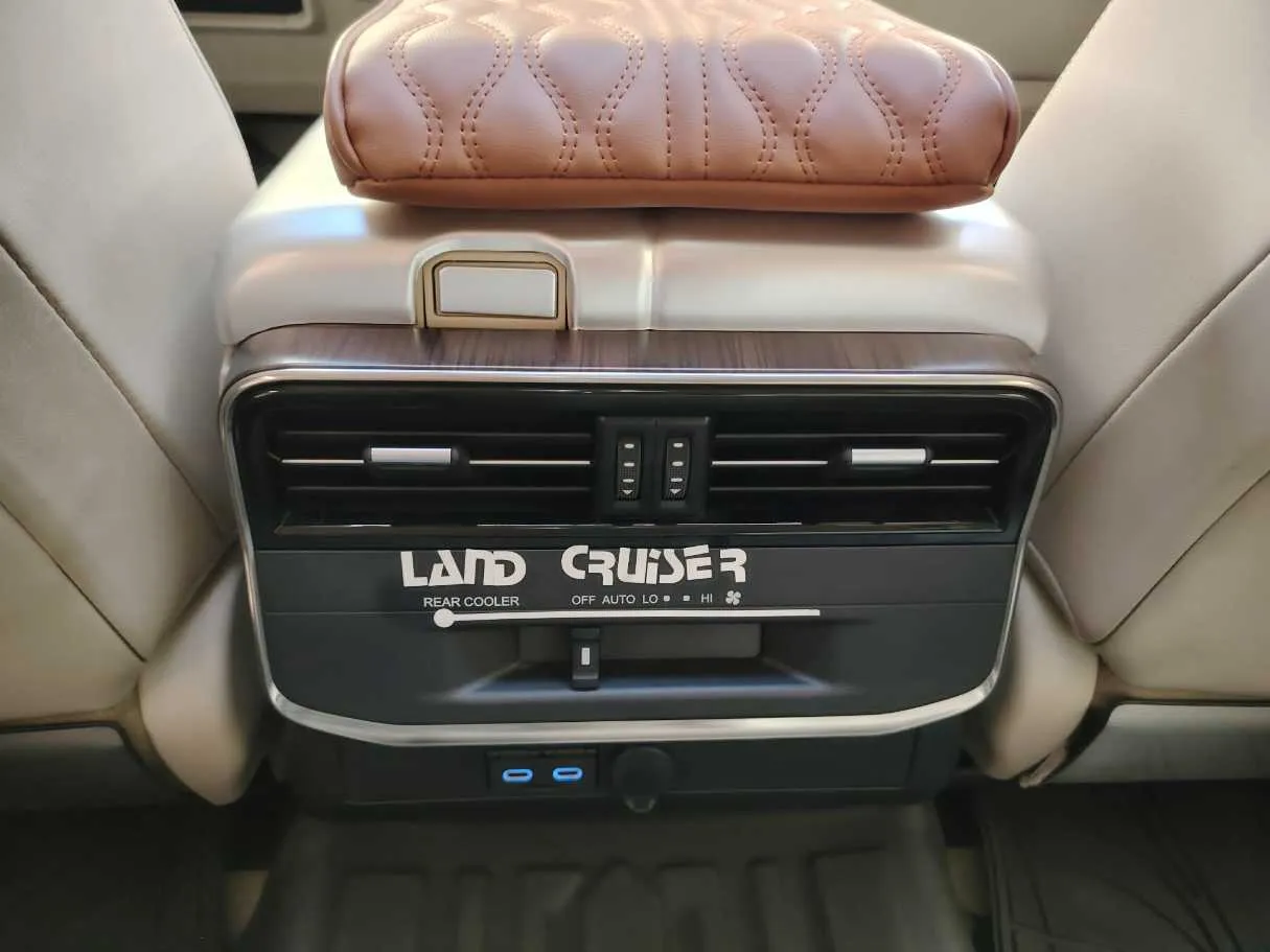 Car image 37