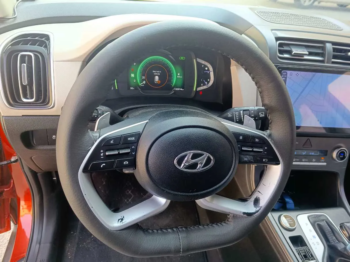 Car image 24