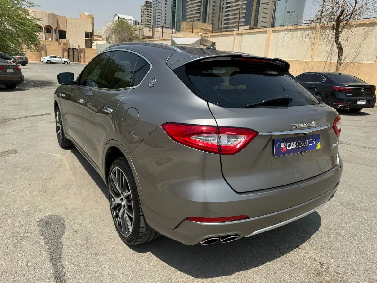 Car image 7