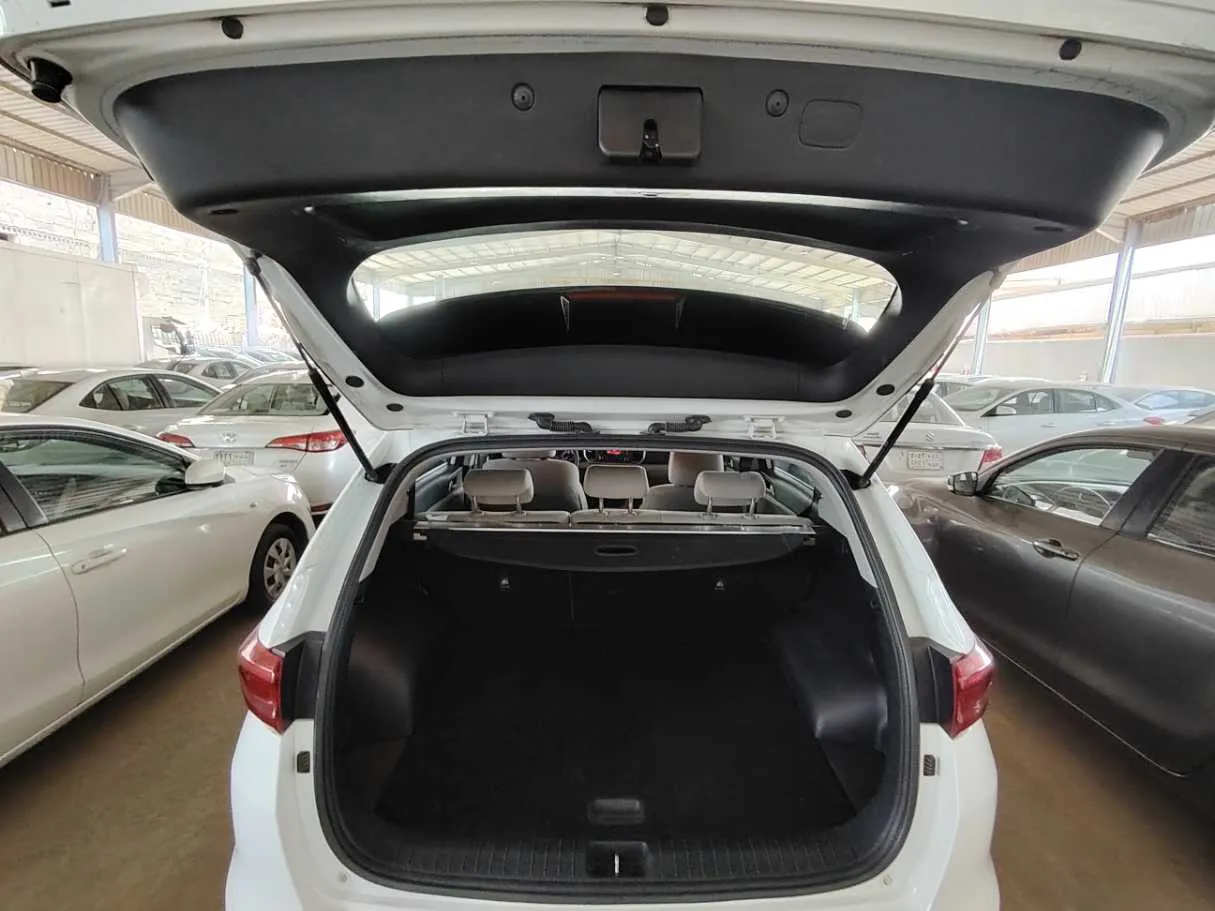 Car image 28