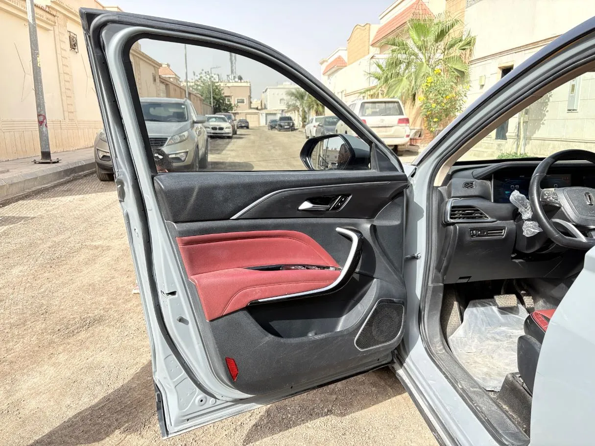 Car image 10