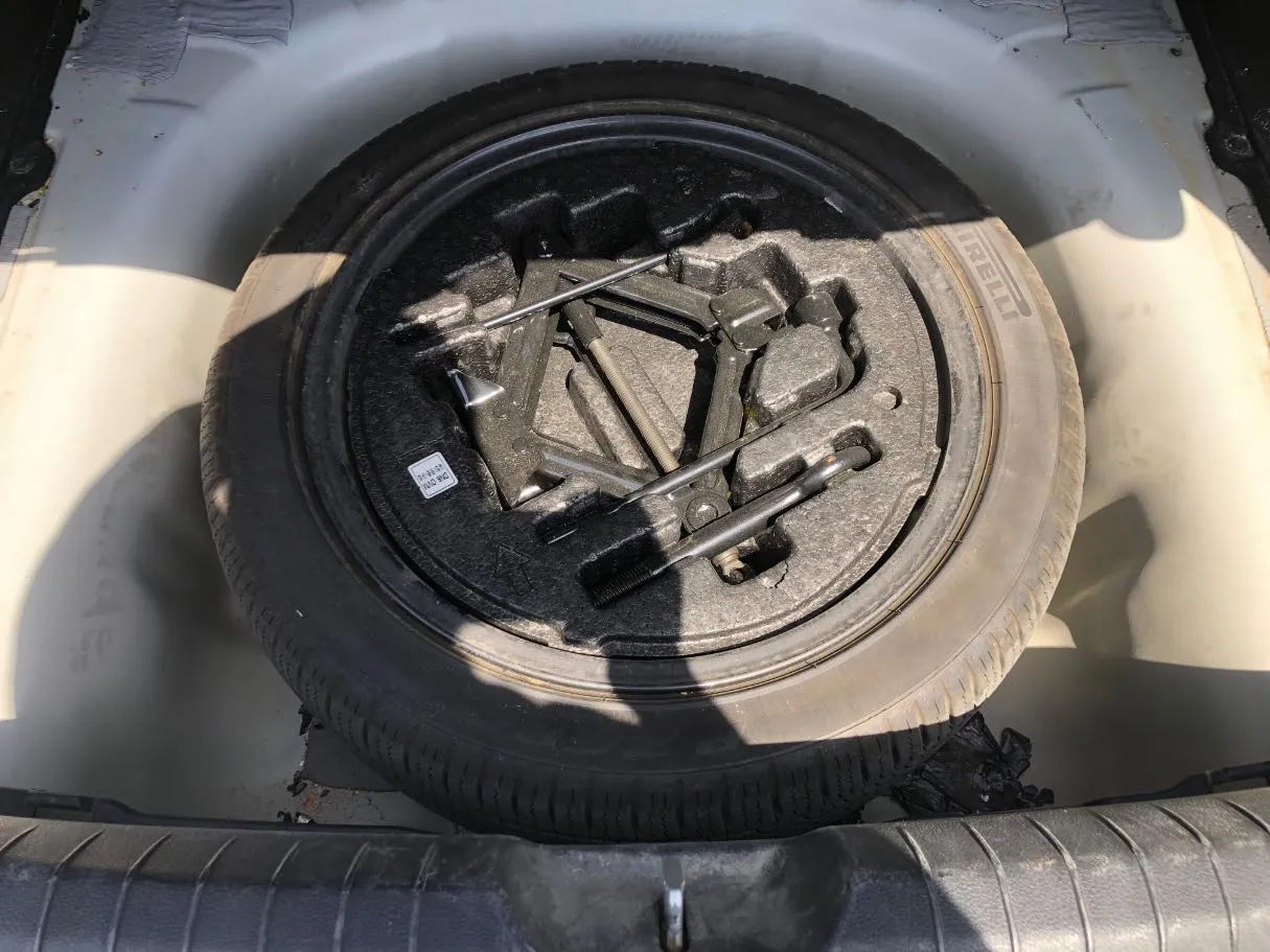 Car image 24