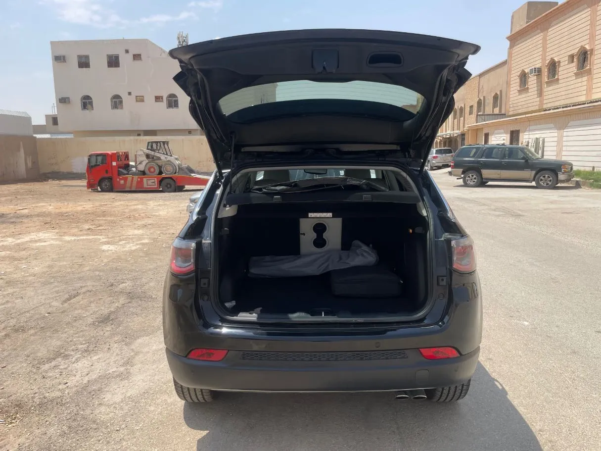 Car image 21