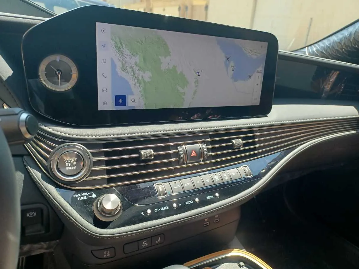 Car image 19