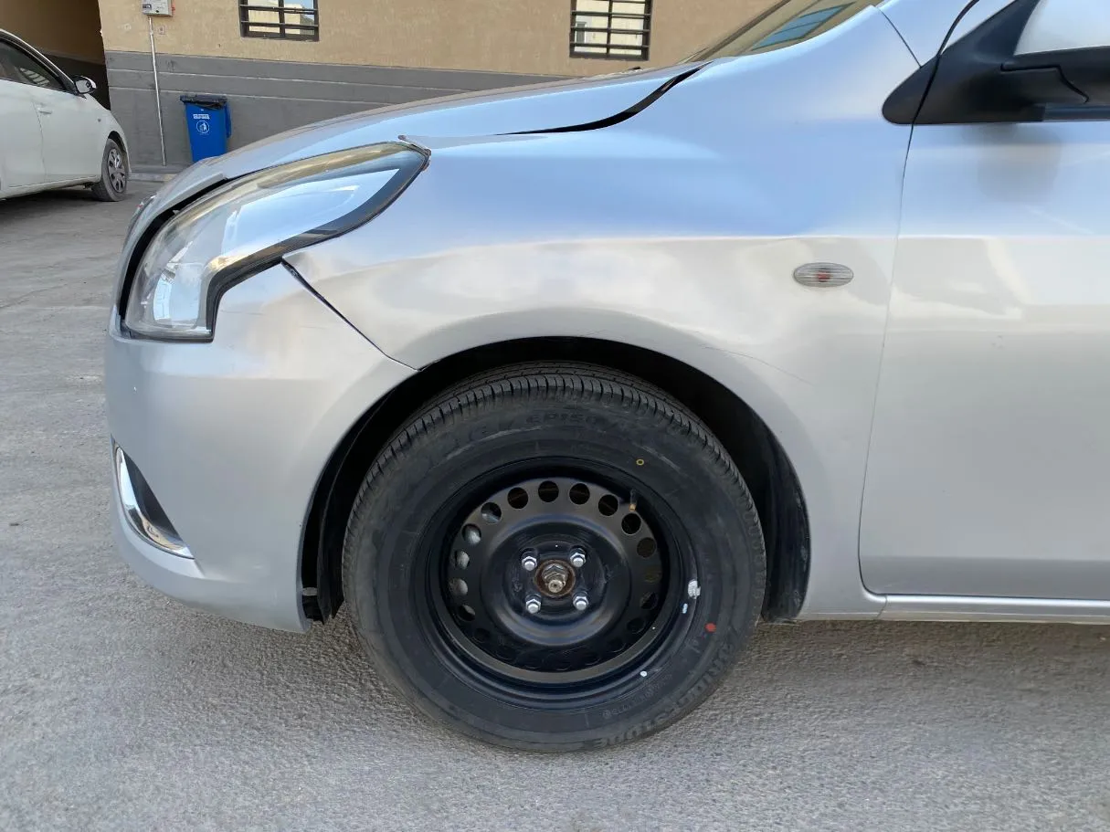 Car image 9