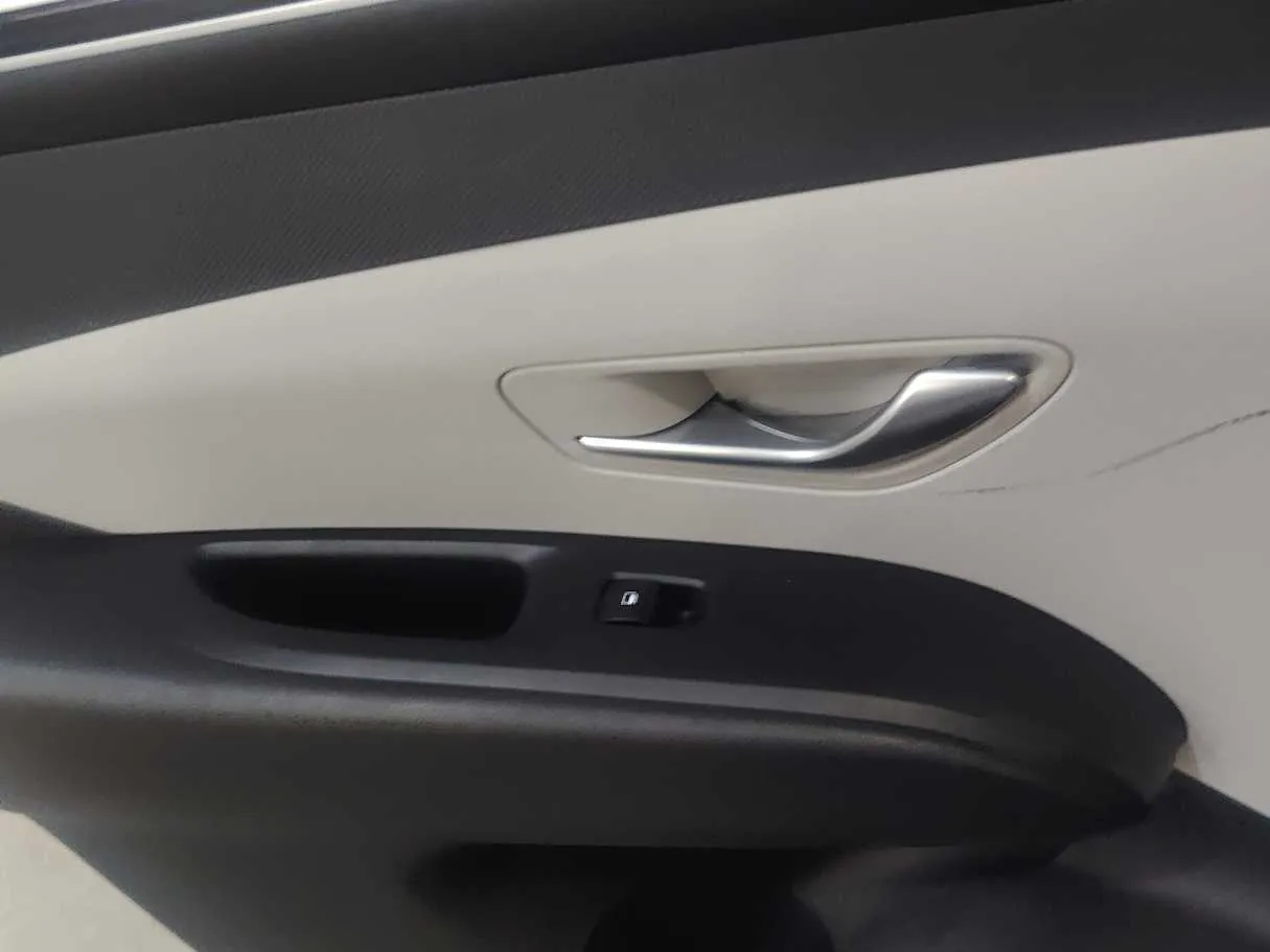 Car image 28