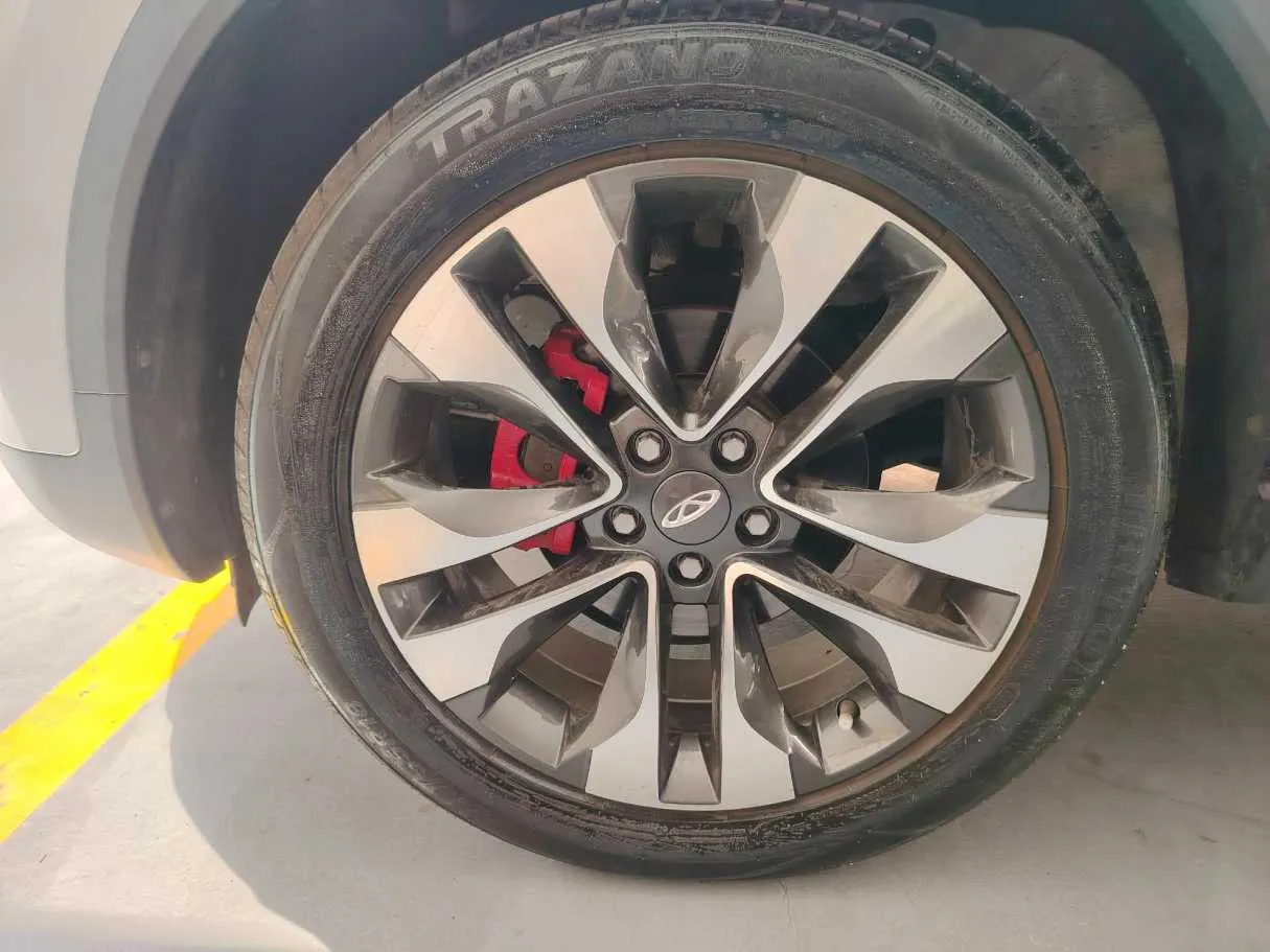 Car image 10