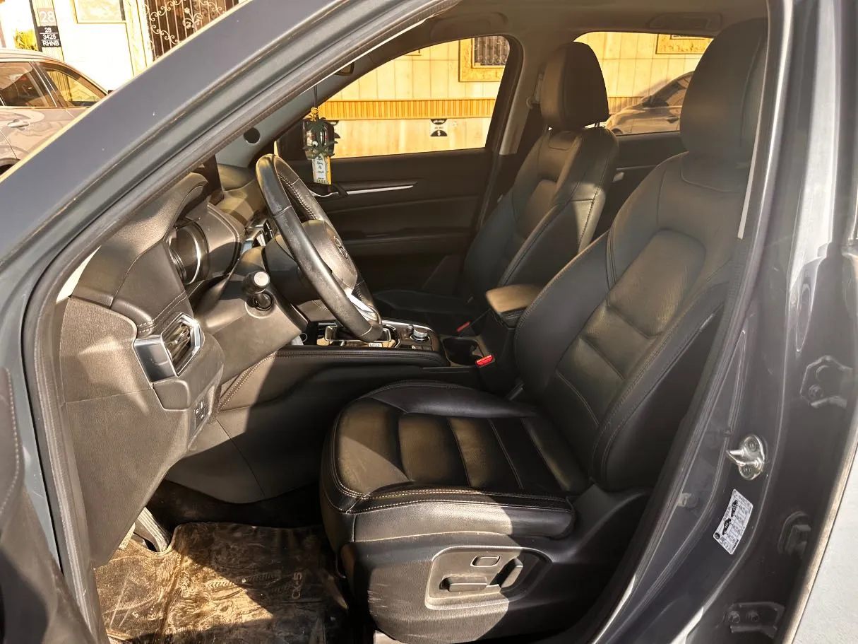 Car image 11