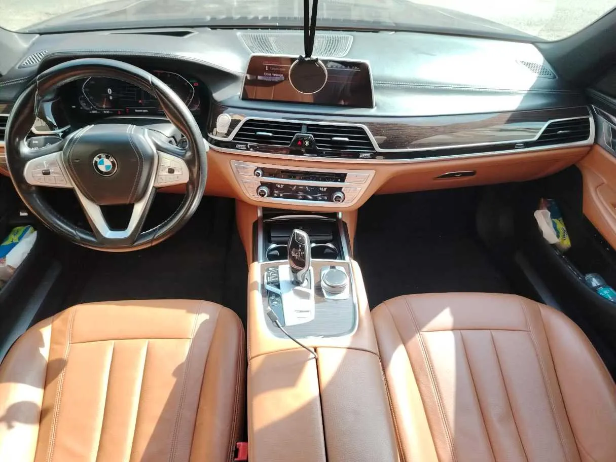 Car image 25