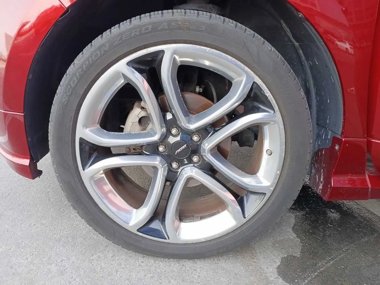 Car image 9
