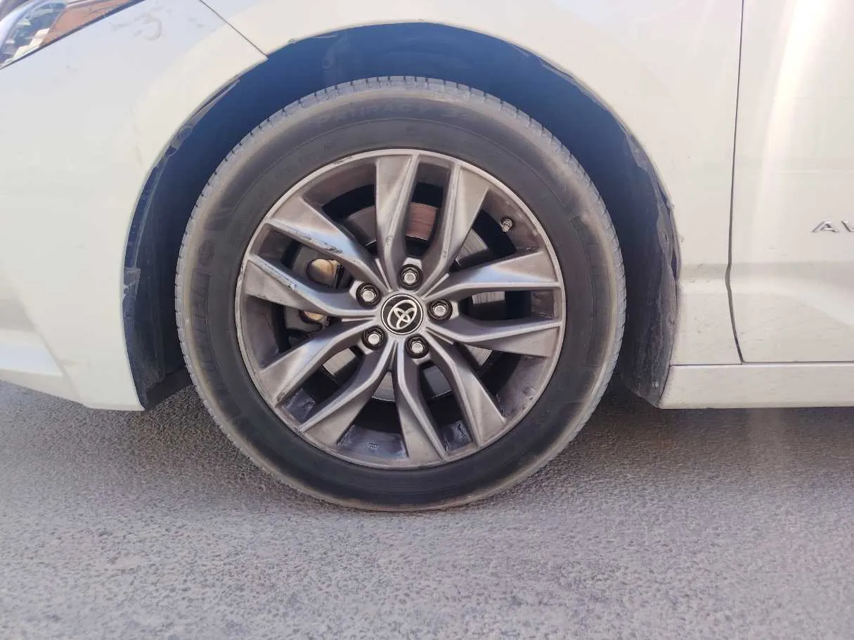Car image 10
