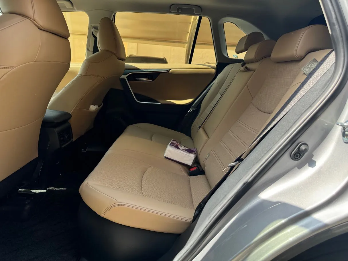 Car image 13
