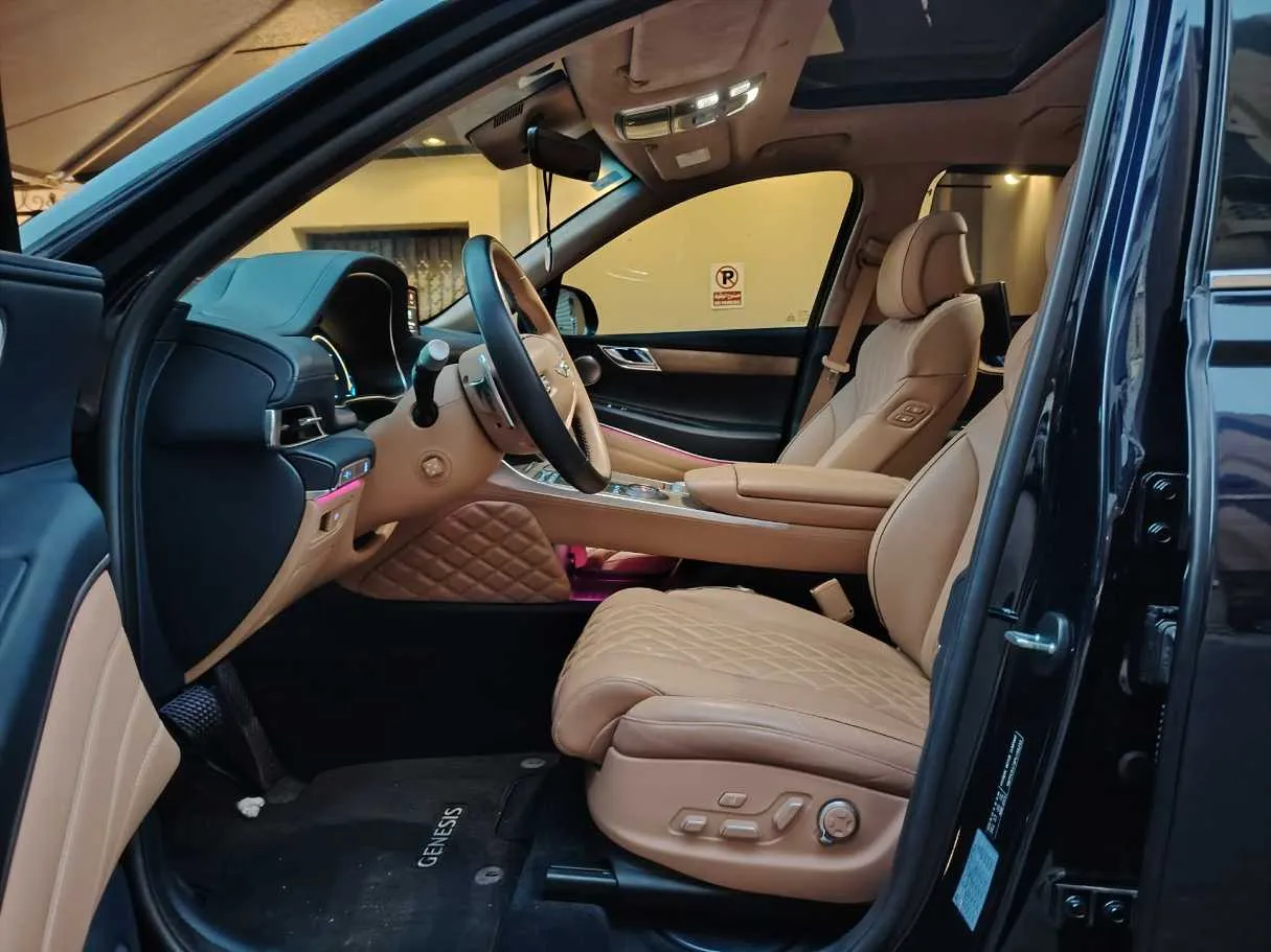 Car image 12