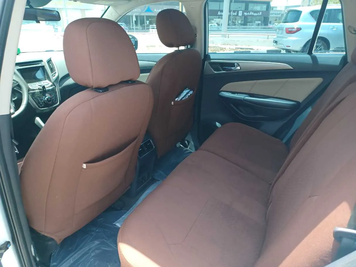 Car image 12