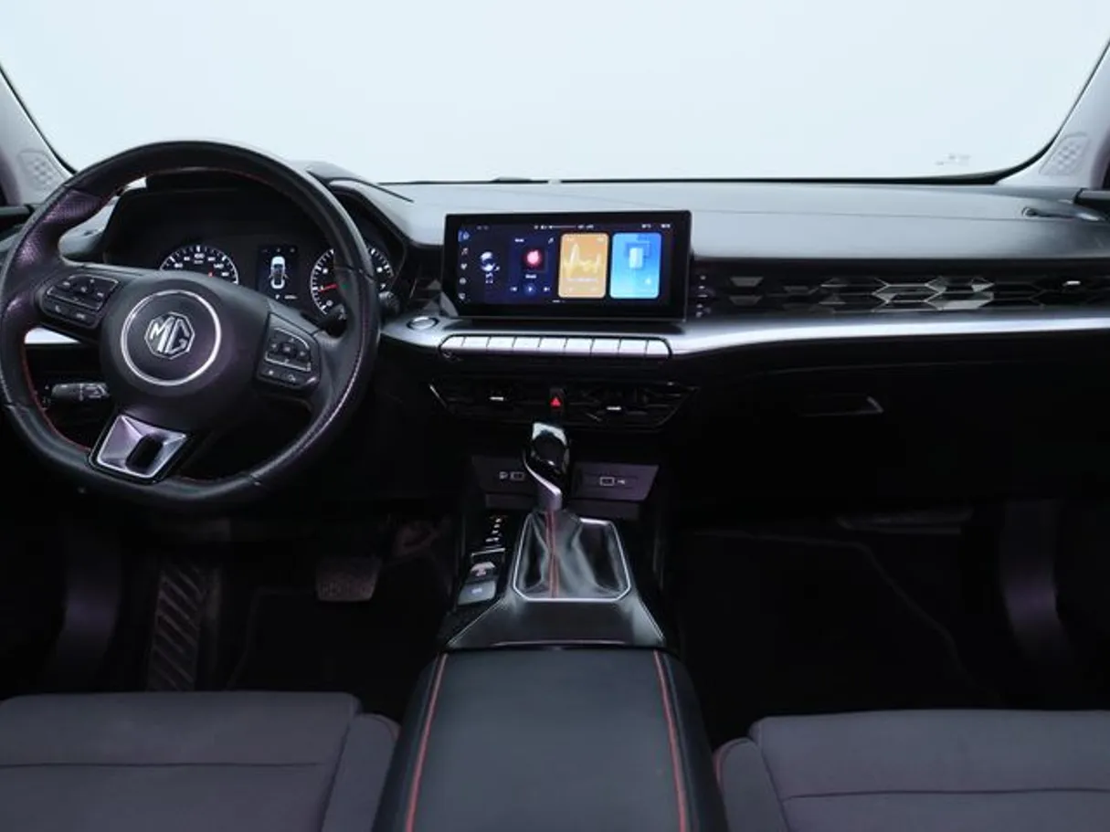 Car image 14