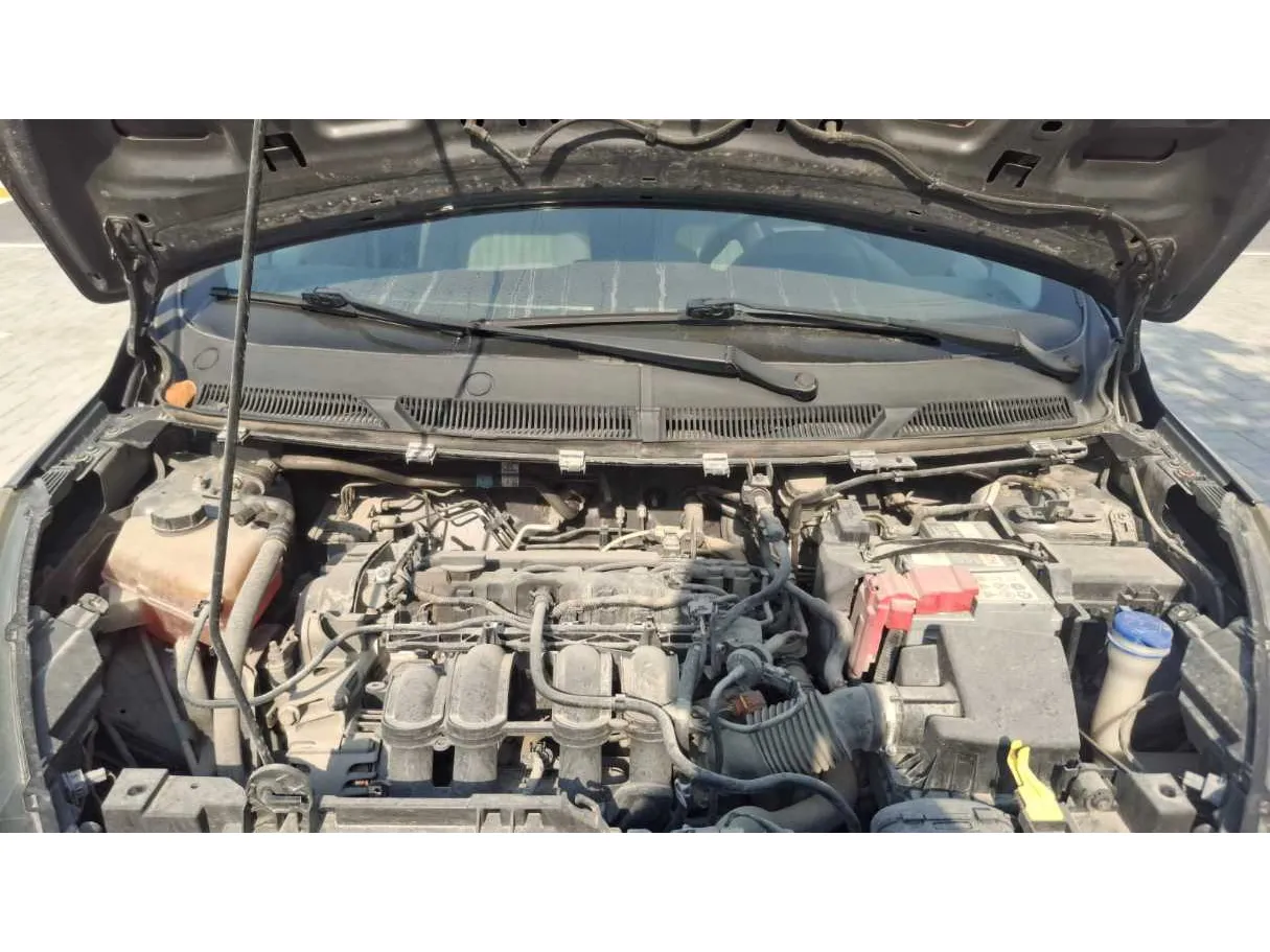 Car image 19