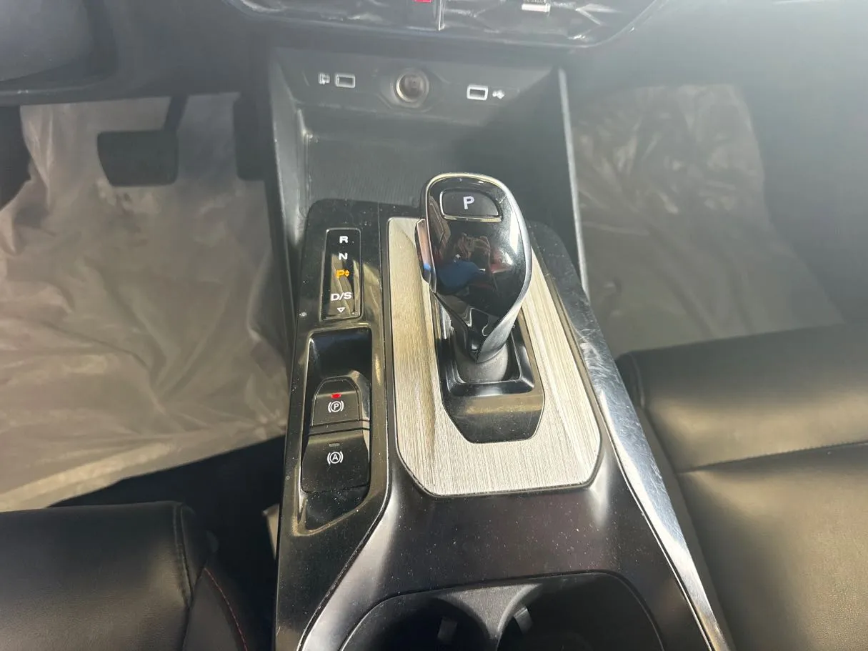 Car image 13
