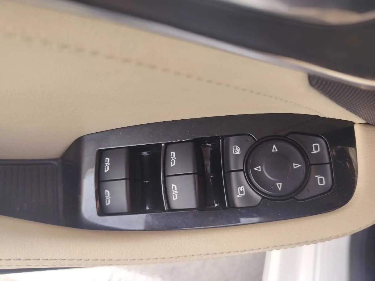 Car image 28