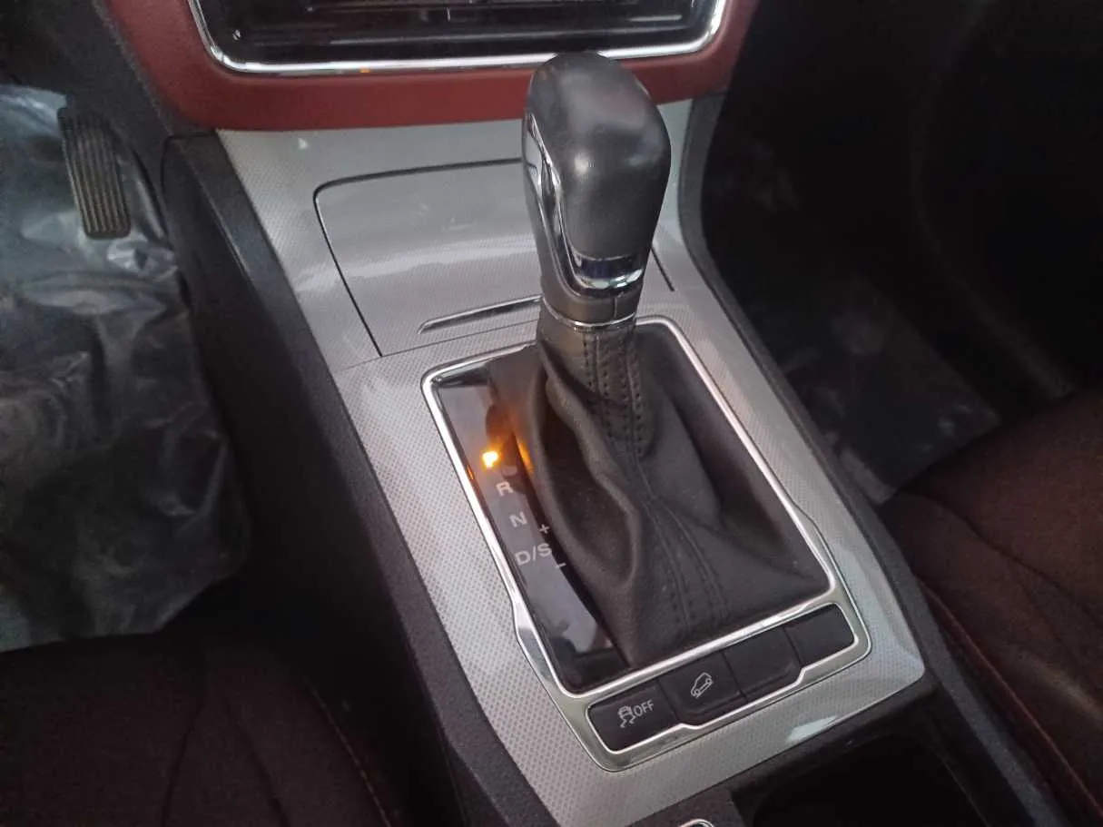 Car image 17