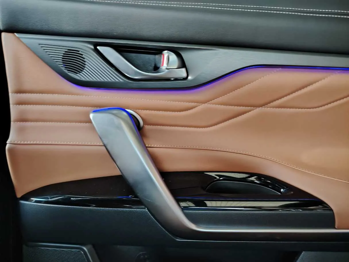 Car image 32