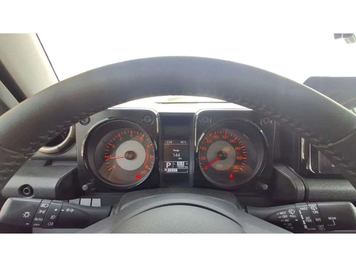Car image 14