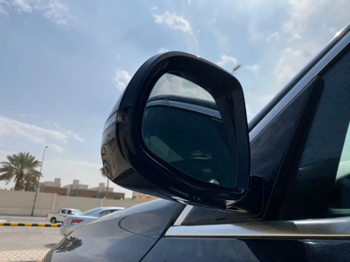 Car image 23