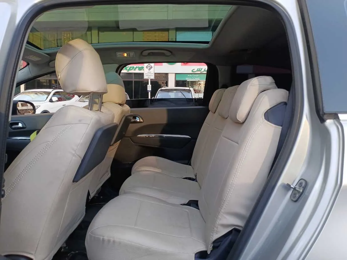 Car image 13