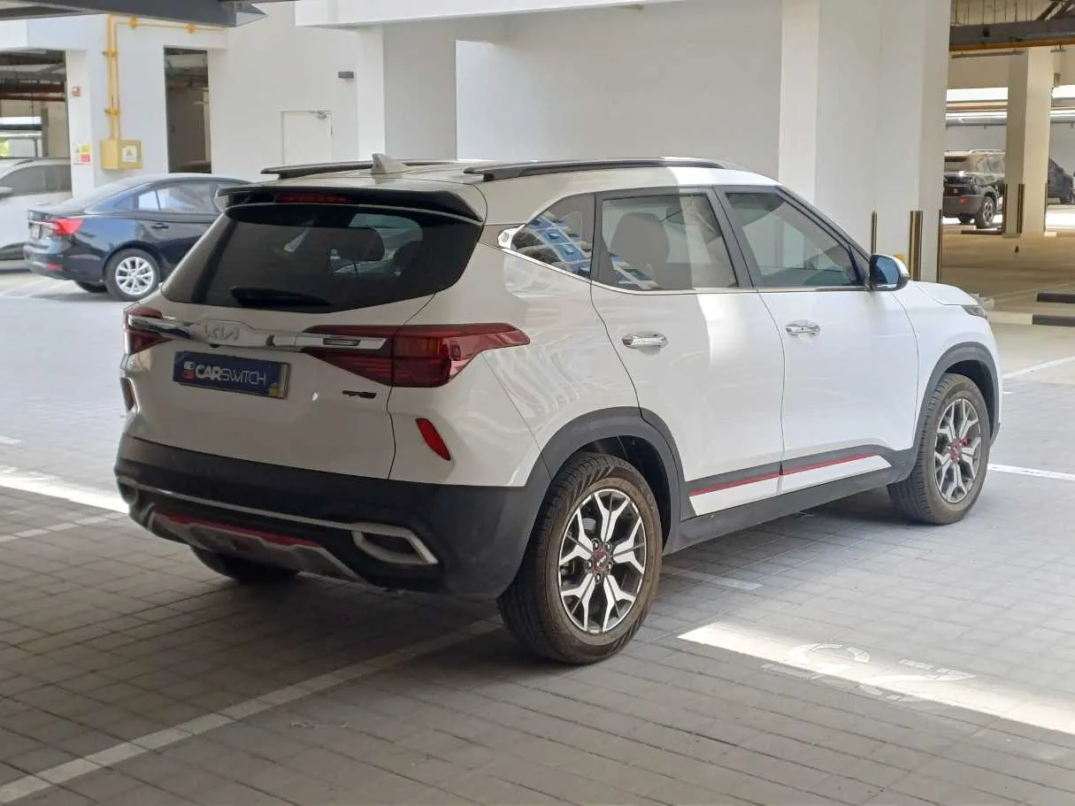 Car image 7